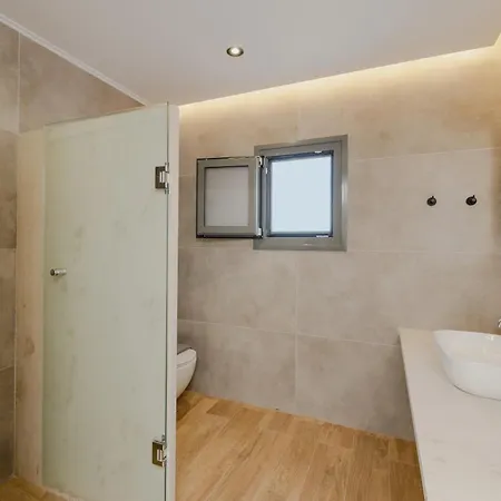 Selestitis Villa *